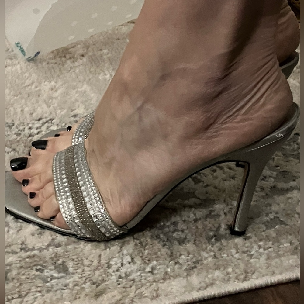 Gorgeous STUART WEITZMAN Vintage Silver Beaded High Heel Slip On’s/Mules Size 10